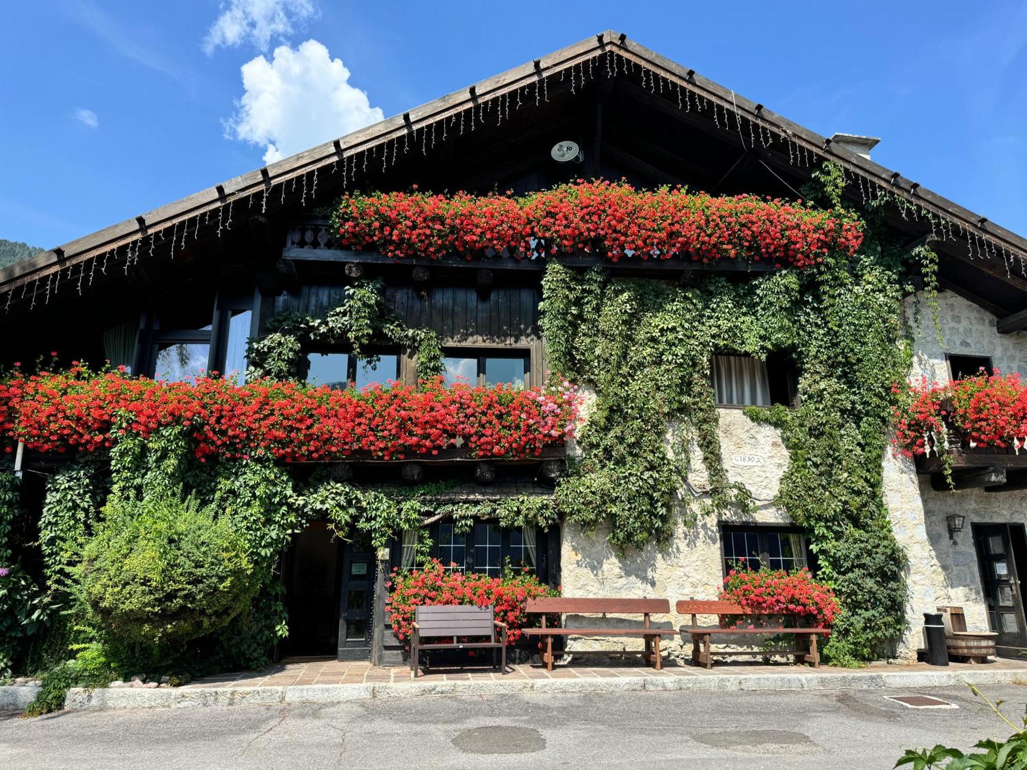 Albergo Ristorante Al Frate Da Streza 마돈나 디 캄필리오 외부 사진