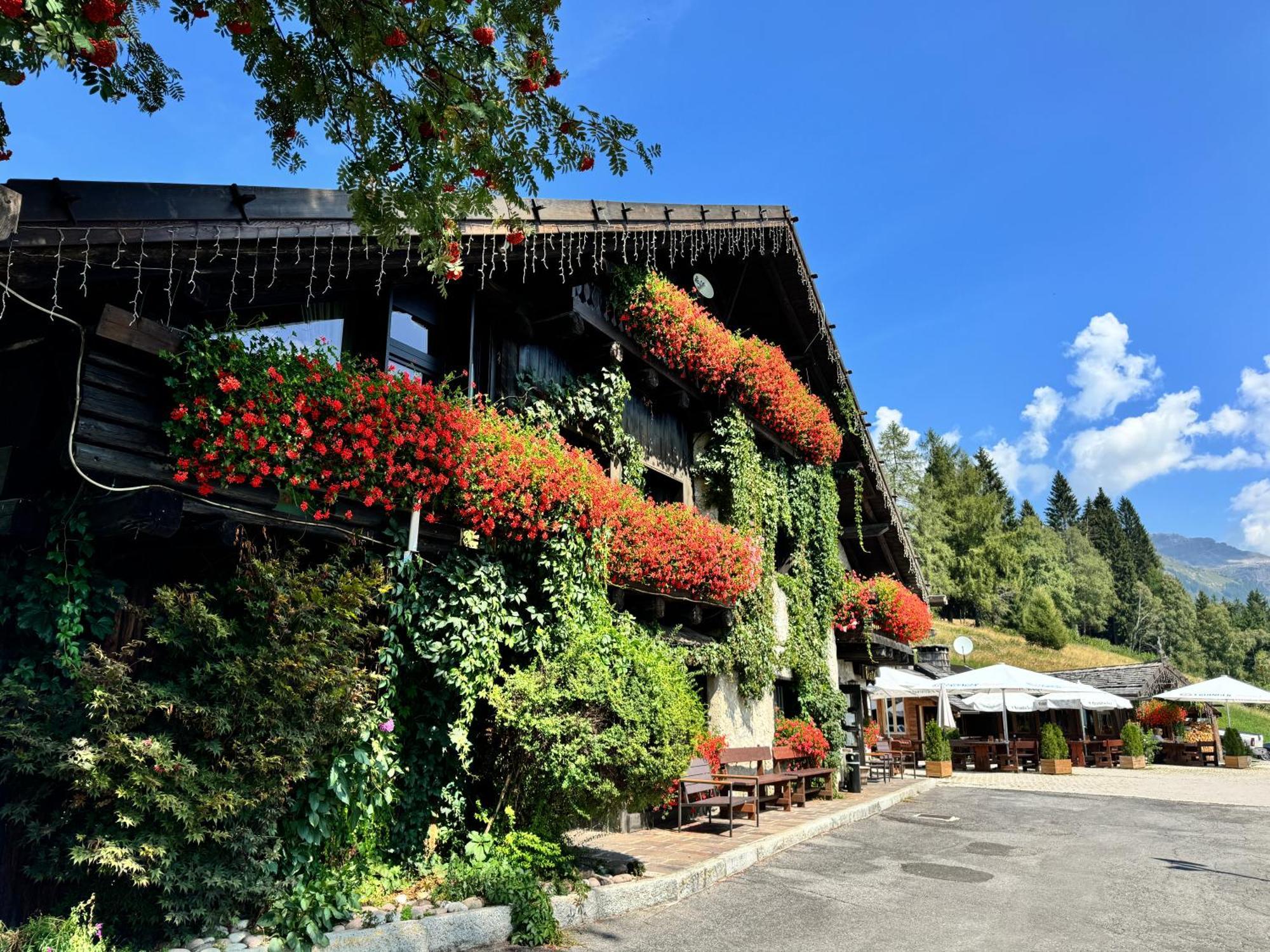 Albergo Ristorante Al Frate Da Streza 마돈나 디 캄필리오 외부 사진