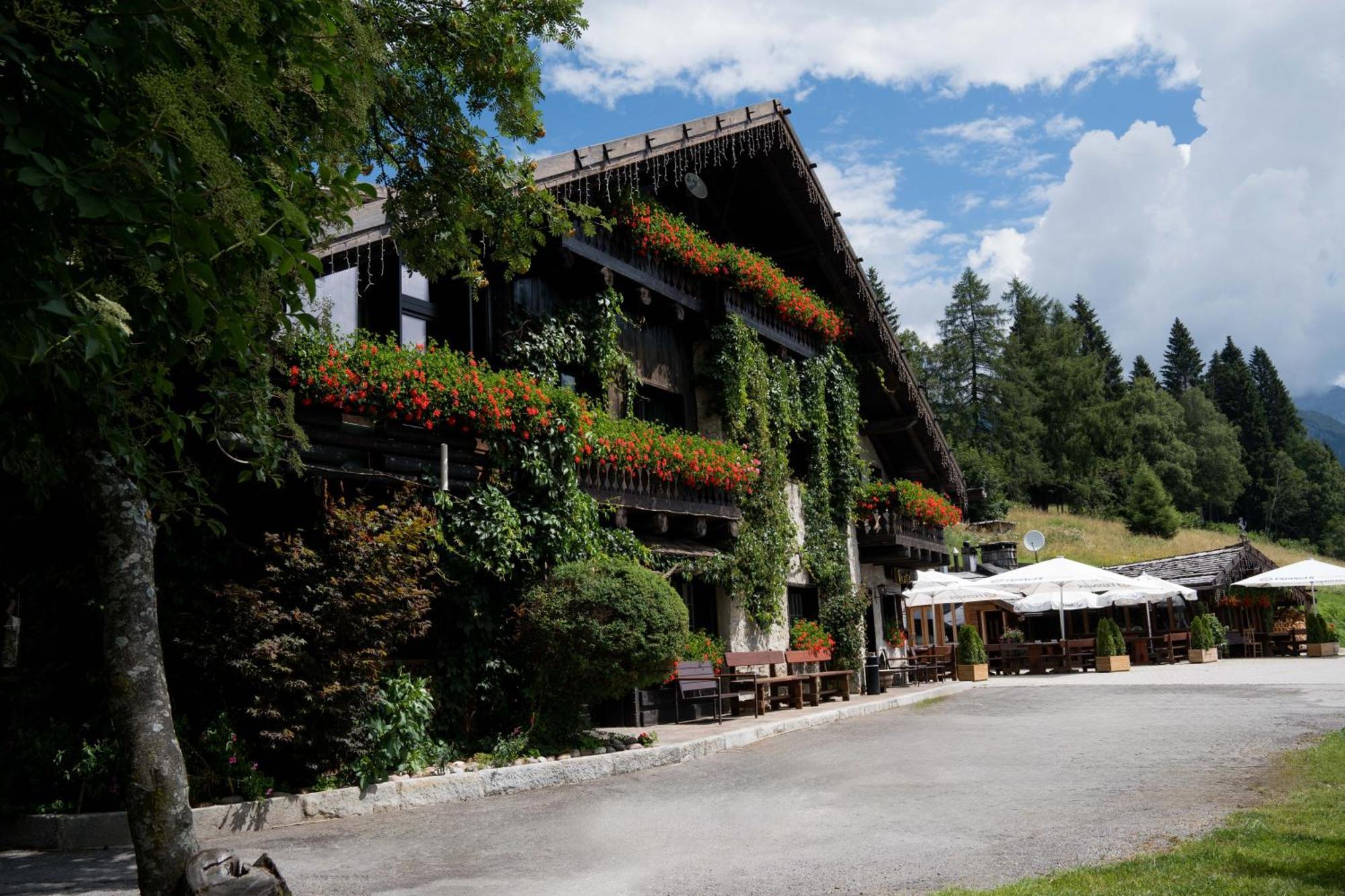 Albergo Ristorante Al Frate Da Streza 마돈나 디 캄필리오 외부 사진