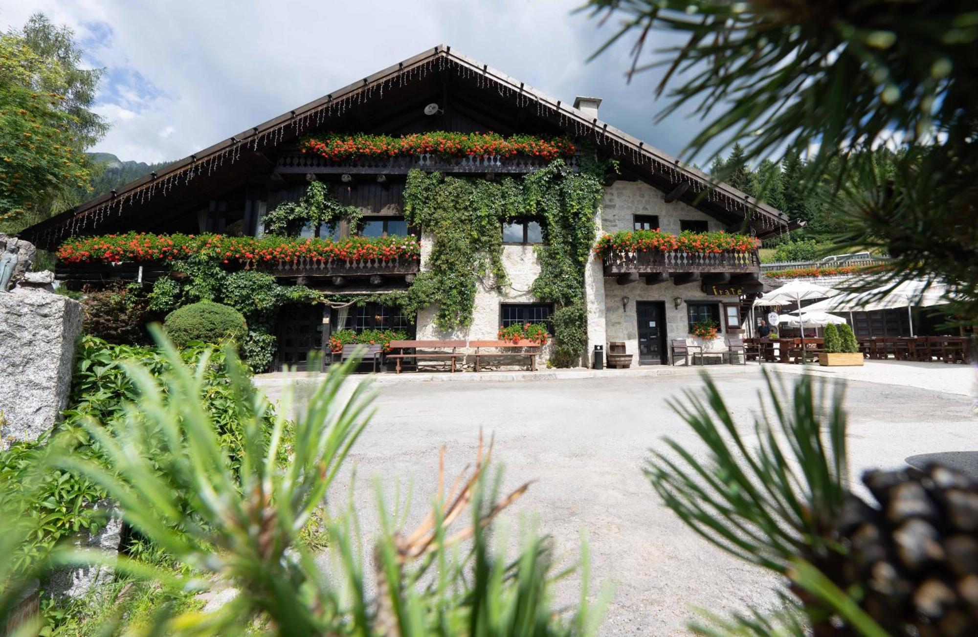 Albergo Ristorante Al Frate Da Streza 마돈나 디 캄필리오 외부 사진