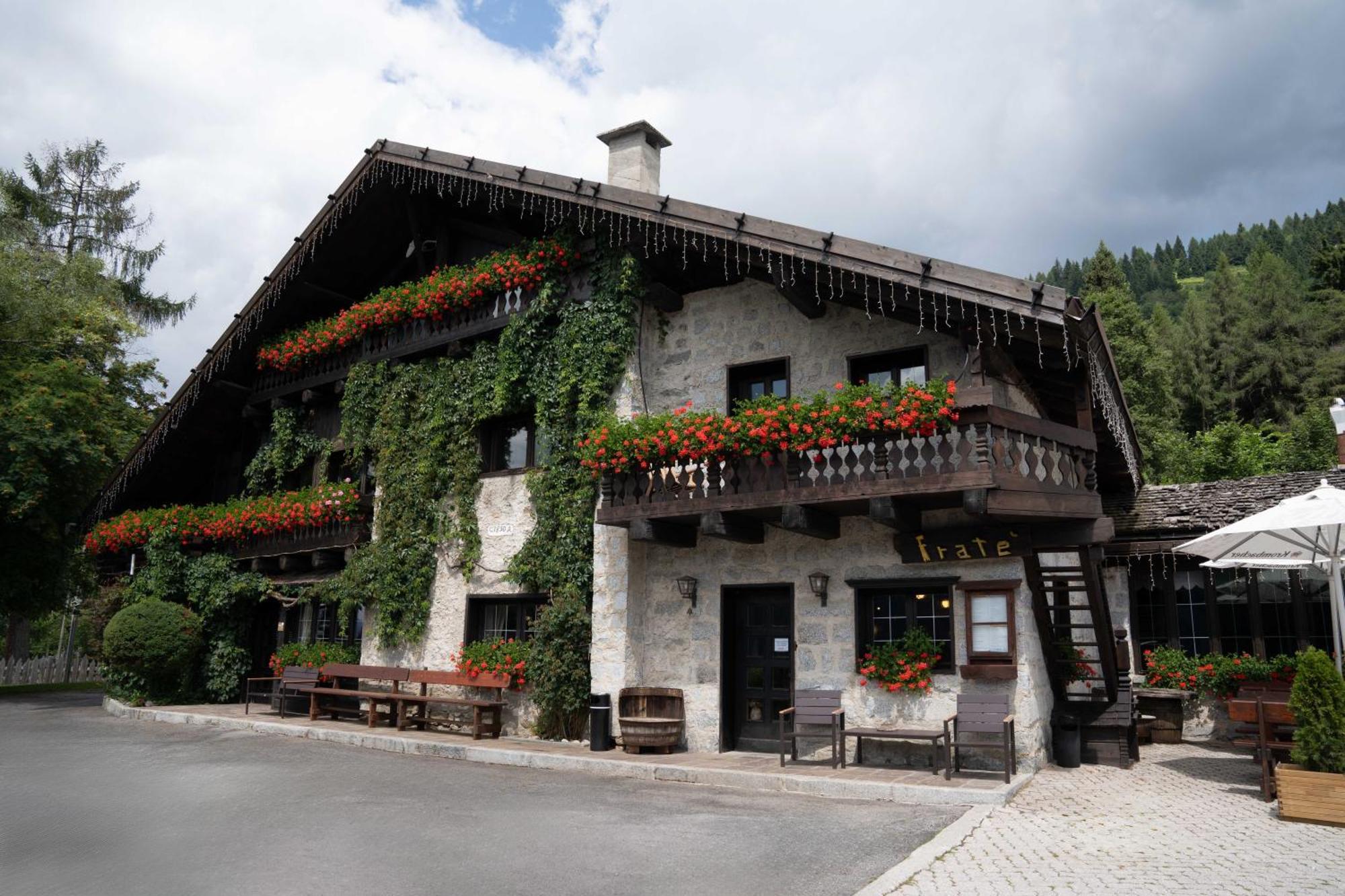Albergo Ristorante Al Frate Da Streza 마돈나 디 캄필리오 외부 사진
