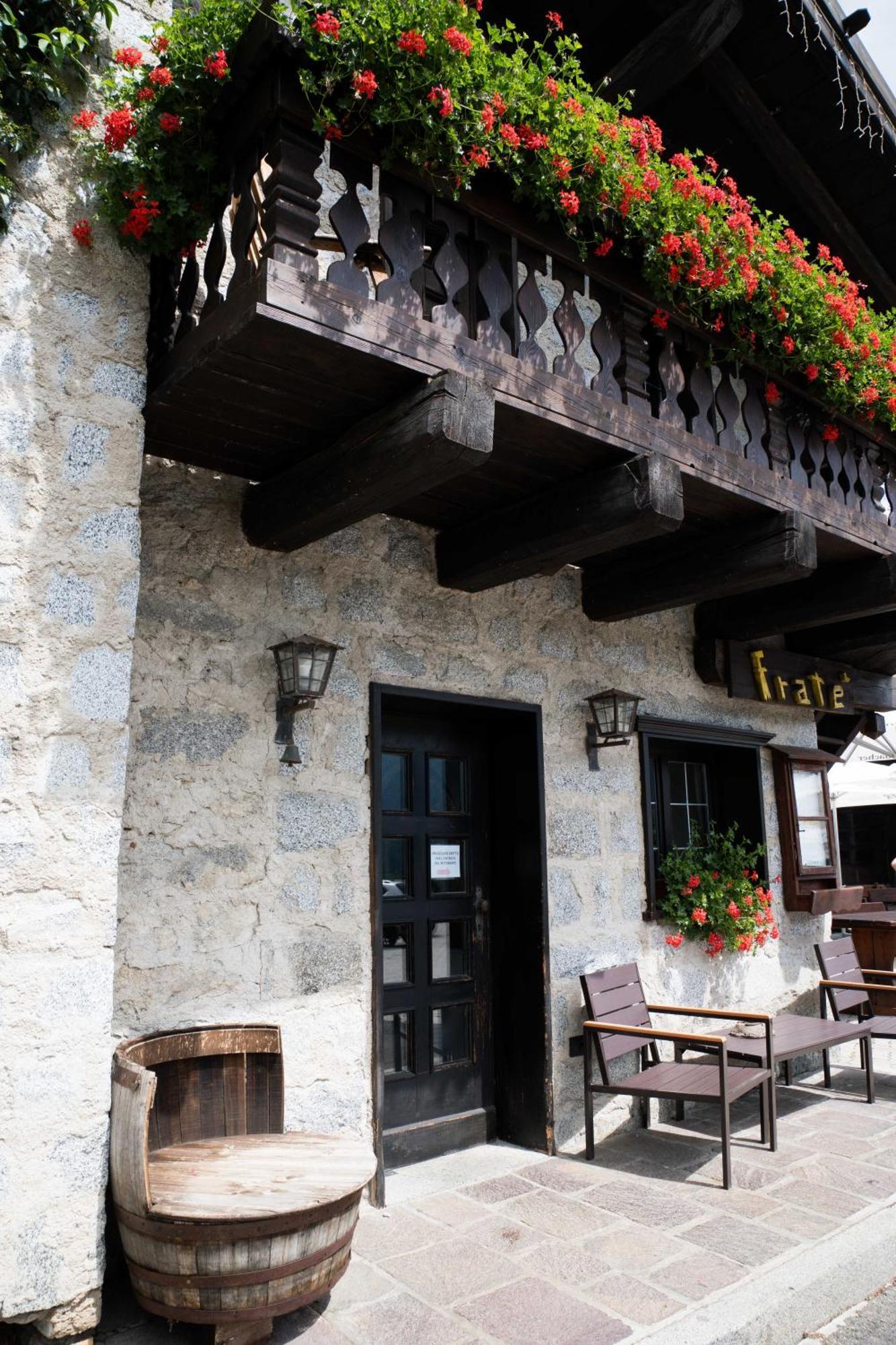 Albergo Ristorante Al Frate Da Streza 마돈나 디 캄필리오 외부 사진