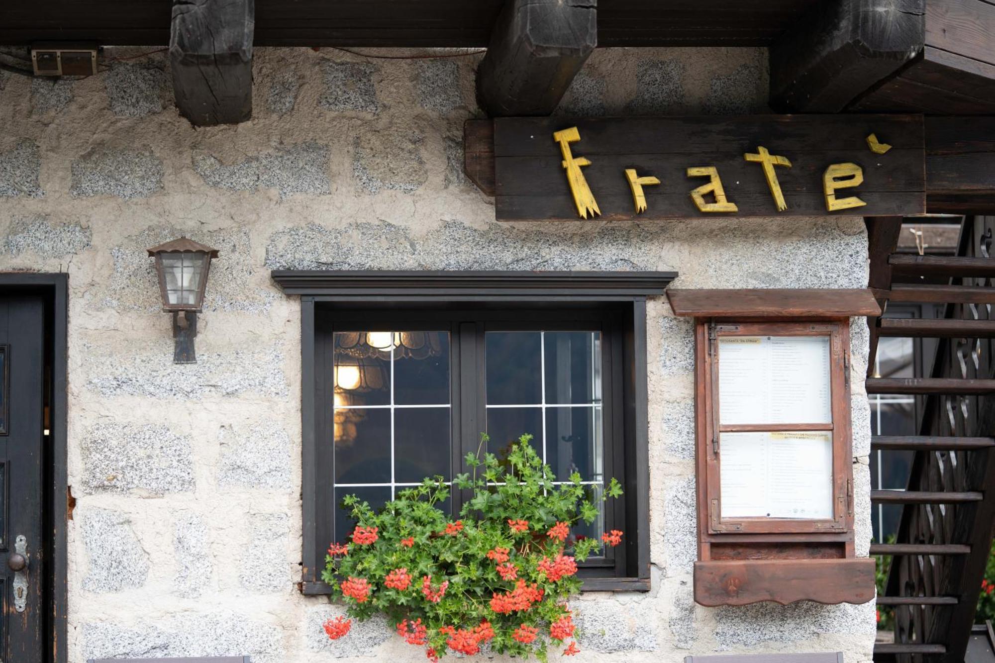 Albergo Ristorante Al Frate Da Streza 마돈나 디 캄필리오 외부 사진