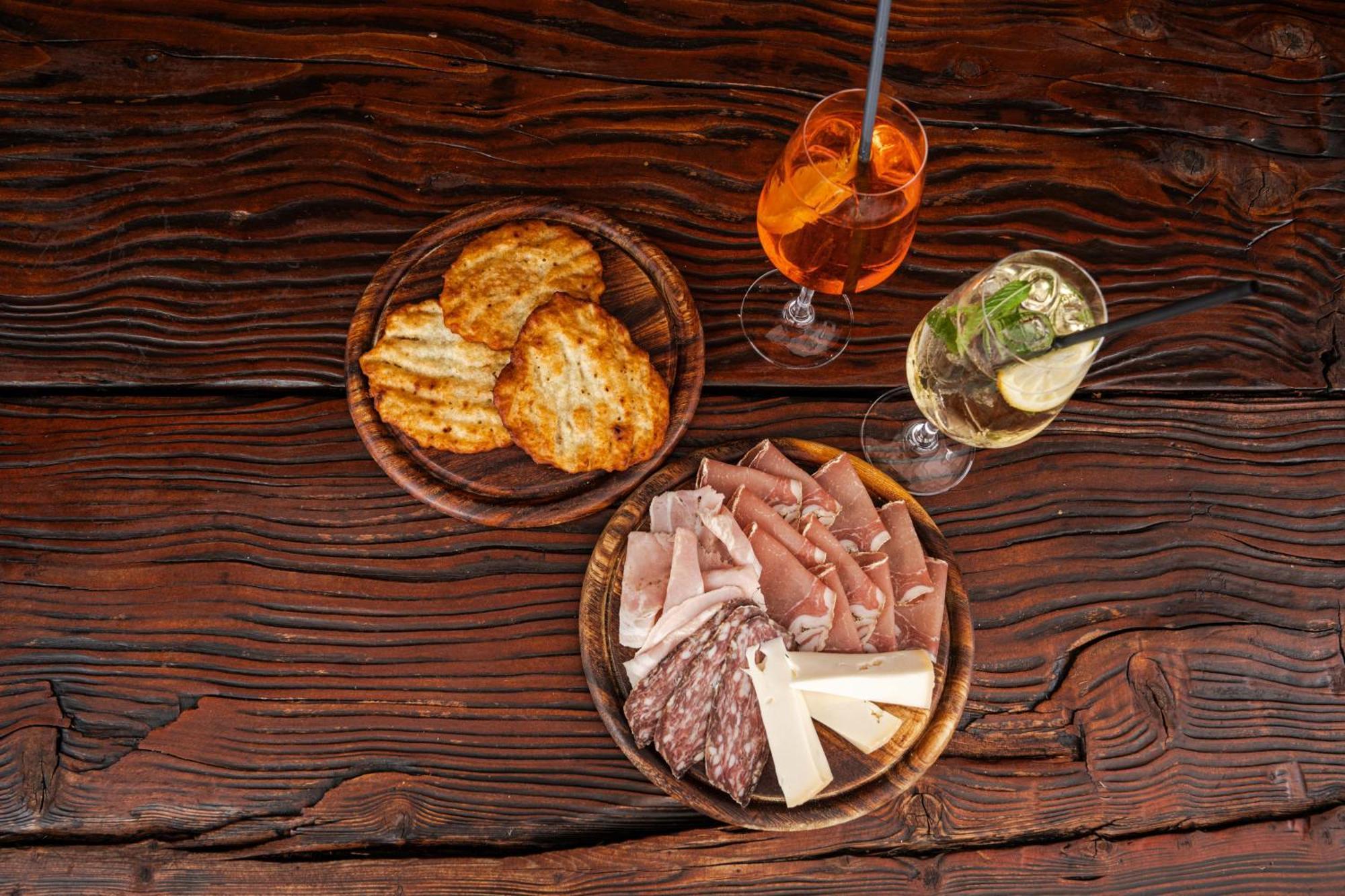 Albergo Ristorante Al Frate Da Streza 마돈나 디 캄필리오 외부 사진