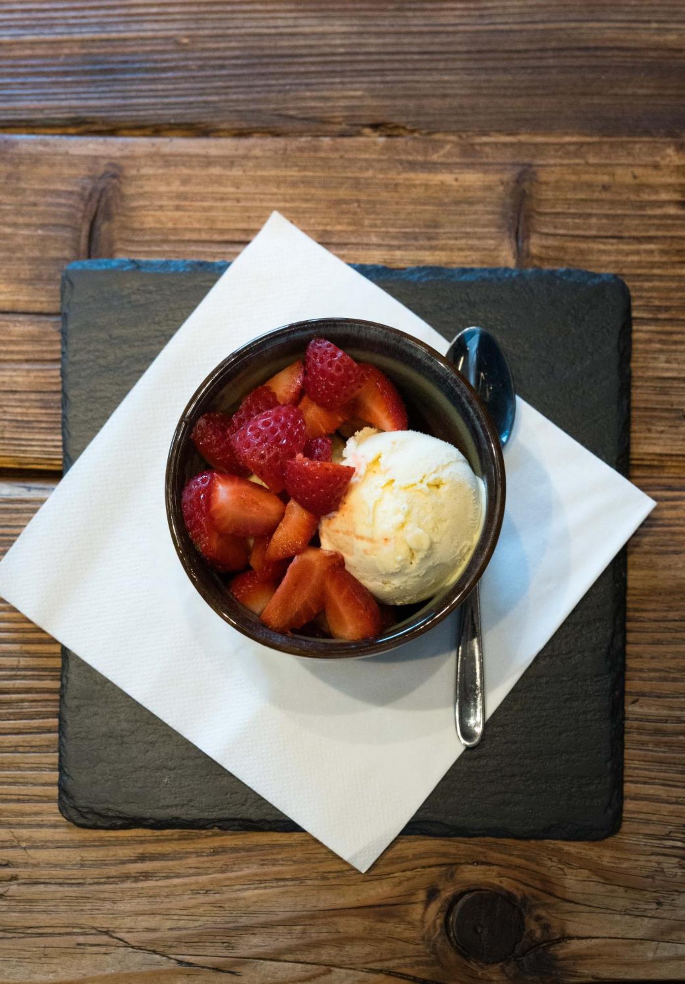 Albergo Ristorante Al Frate Da Streza 마돈나 디 캄필리오 외부 사진